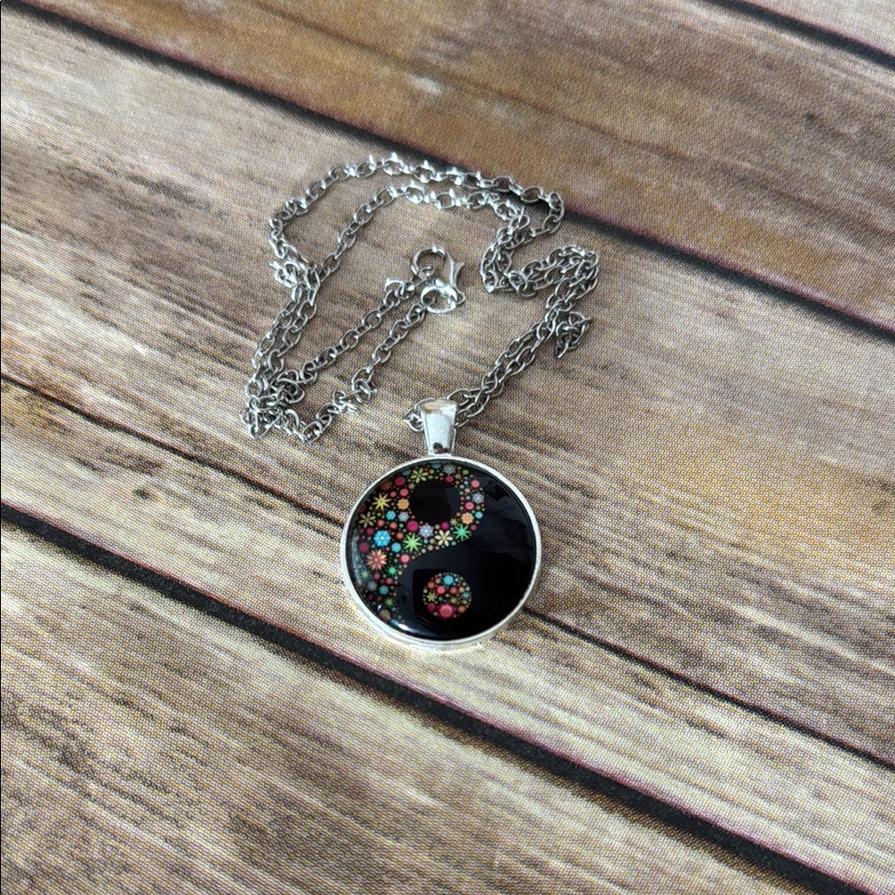 Black floral zing zang Pendant Cabochon Necklace